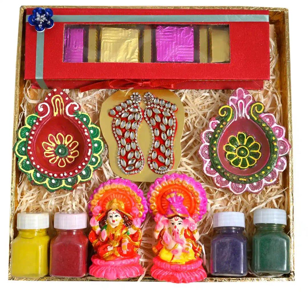 MANTOUSS Diwali gift box/diwali gift hampers/diwali gifts-decorated tray+Handcrafted chocolate box+2 earthen diya+Showpiece Figurine+paduka set+4 rangoli colours+Diwali Greeting Card